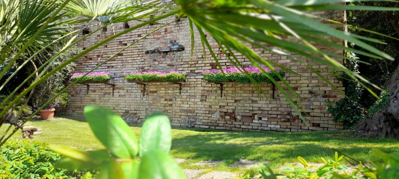 Agriturismo Tenuta Santa Maria Notaresco エクステリア 写真