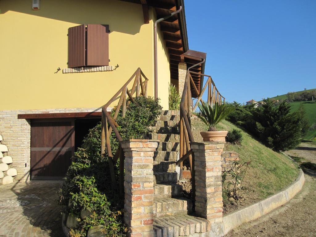 Agriturismo Tenuta Santa Maria Notaresco エクステリア 写真