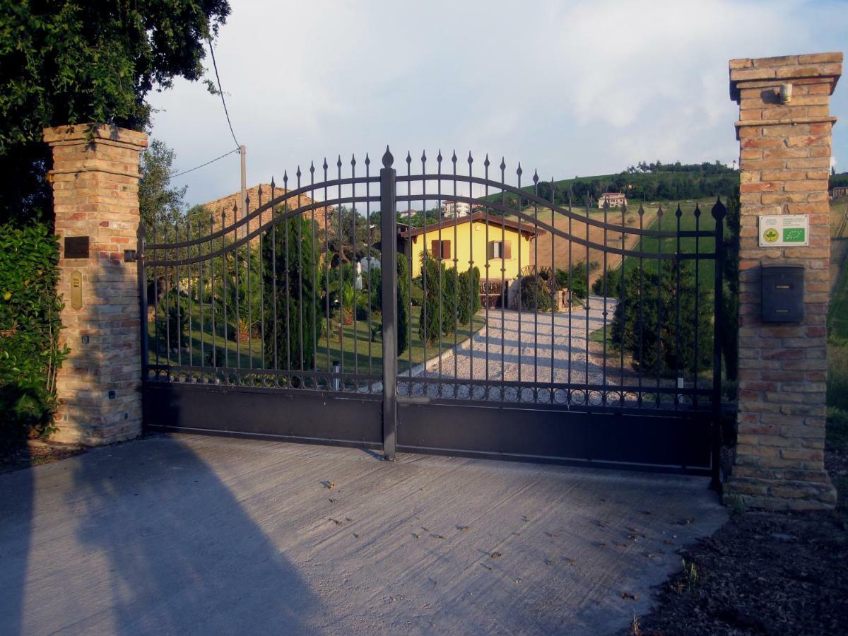 Agriturismo Tenuta Santa Maria Notaresco エクステリア 写真